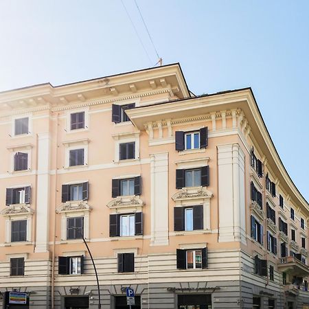 Live Roma - Chez Le Roi Luxury Apartment Exteriör bild