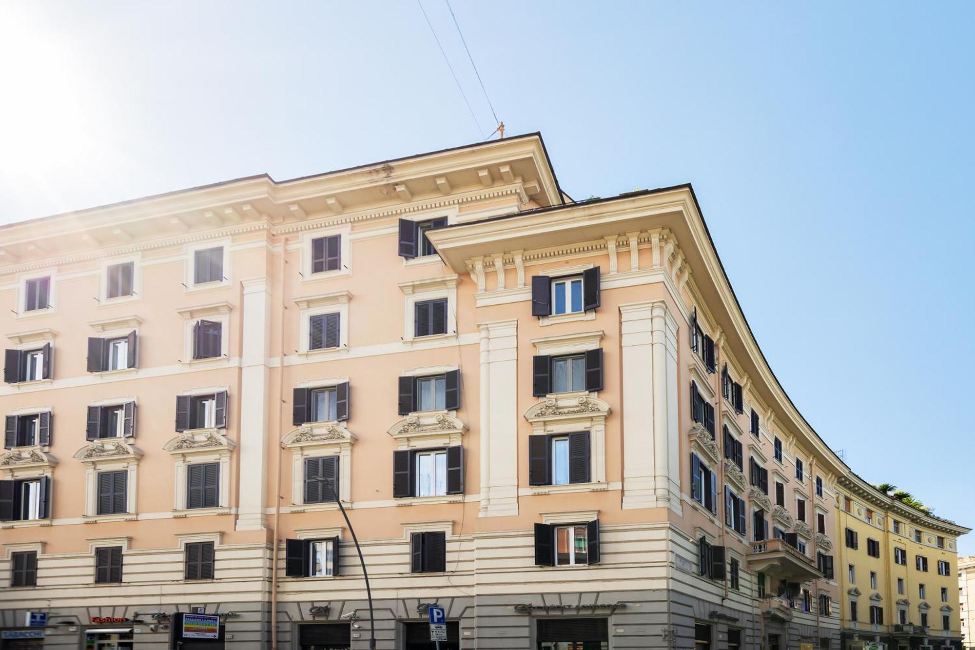 Live Roma - Chez Le Roi Luxury Apartment Exteriör bild